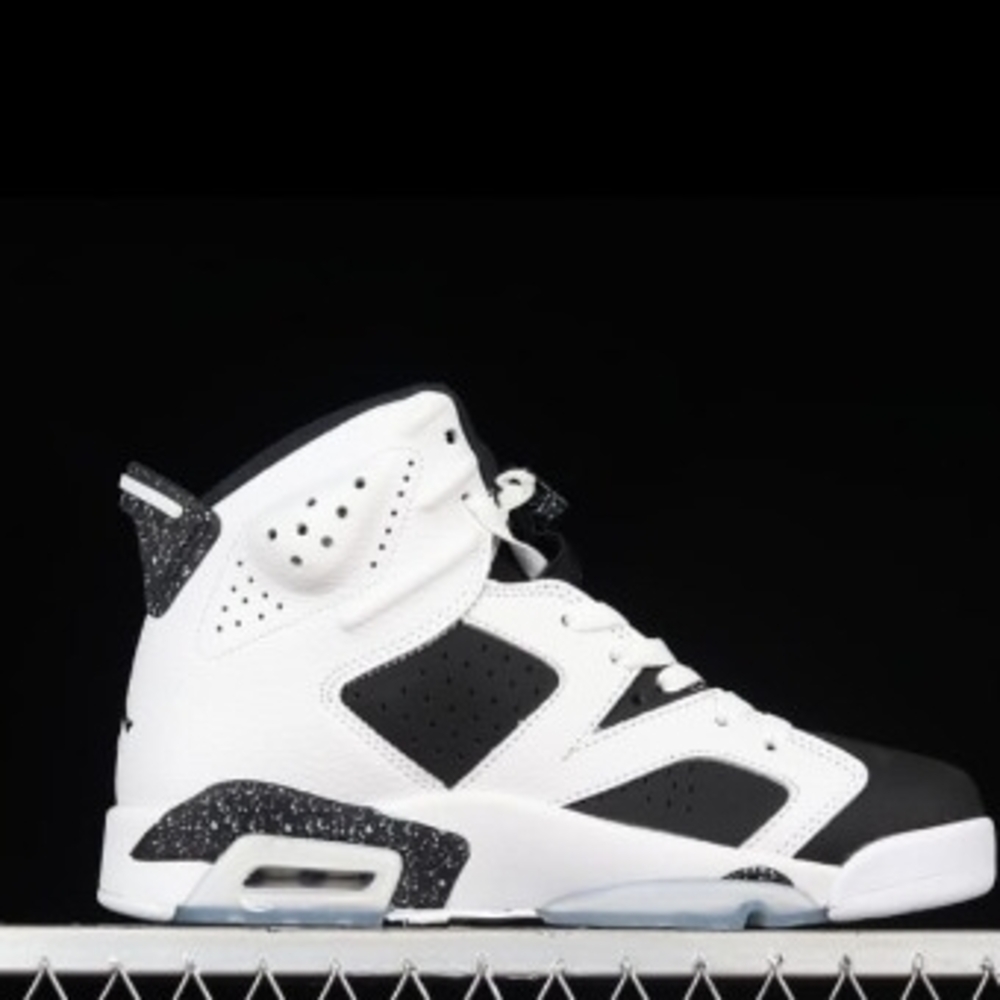 Nike Black and White Athletic Shoes